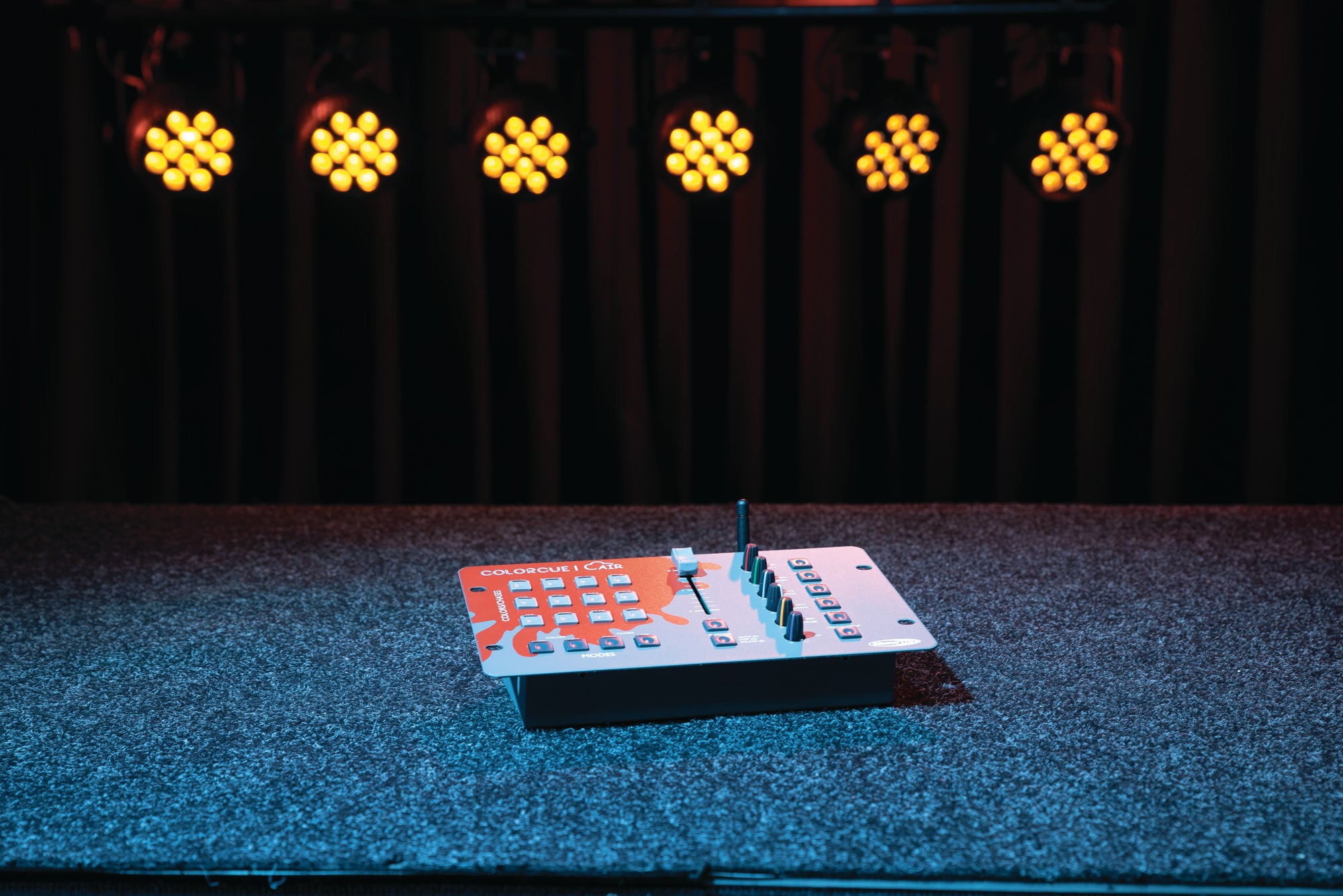Showtec ColorCue 1 Air Intelligent single-fader, 6-colour, battery-powered LED Controller with wireless DMX Controller LED a fader singolo intelligente alimentato a batteria, 6 colori, con DMX wireless