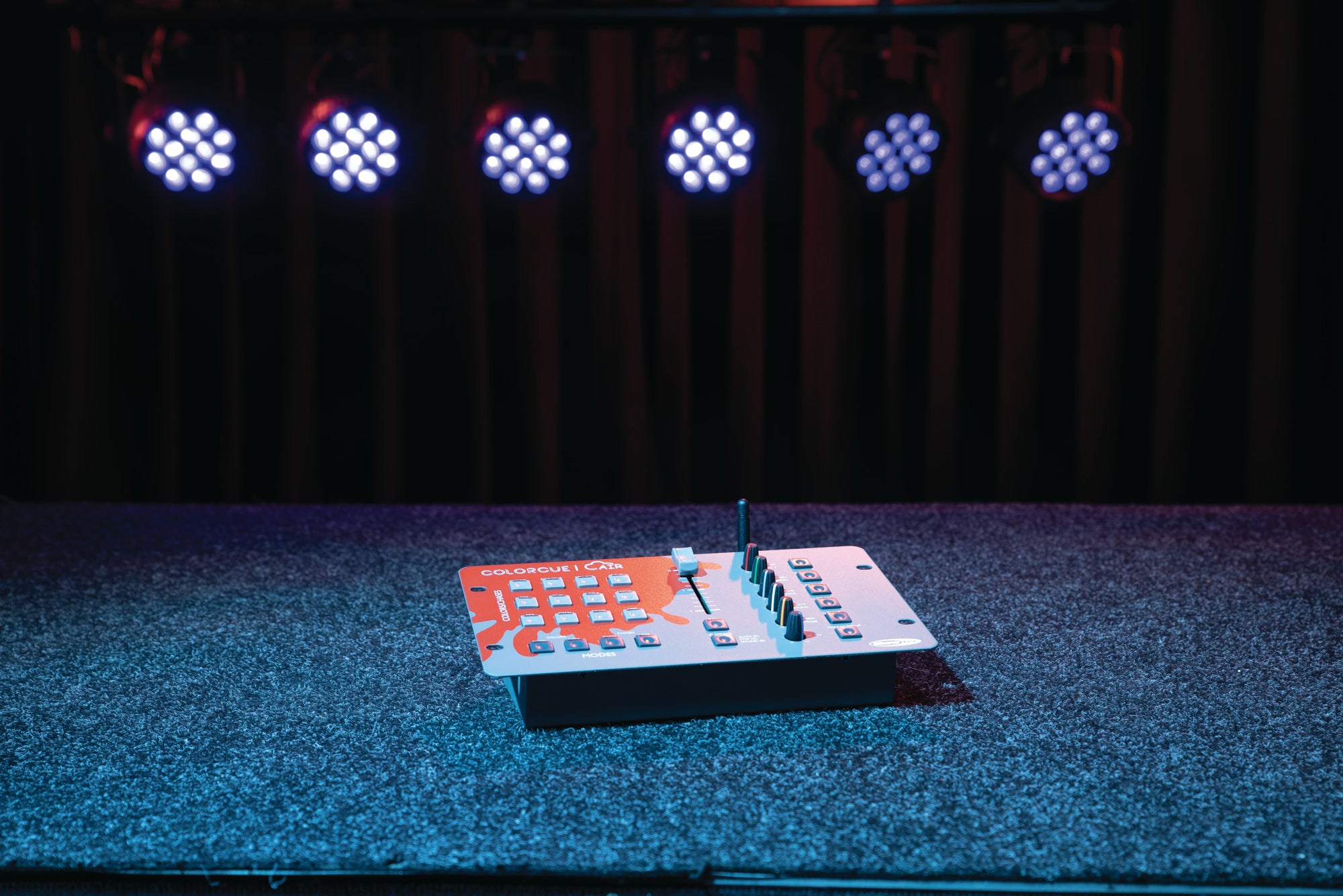 Showtec ColorCue 1 Air Intelligent single-fader, 6-colour, battery-powered LED Controller with wireless DMX Controller LED a fader singolo intelligente alimentato a batteria, 6 colori, con DMX wireless