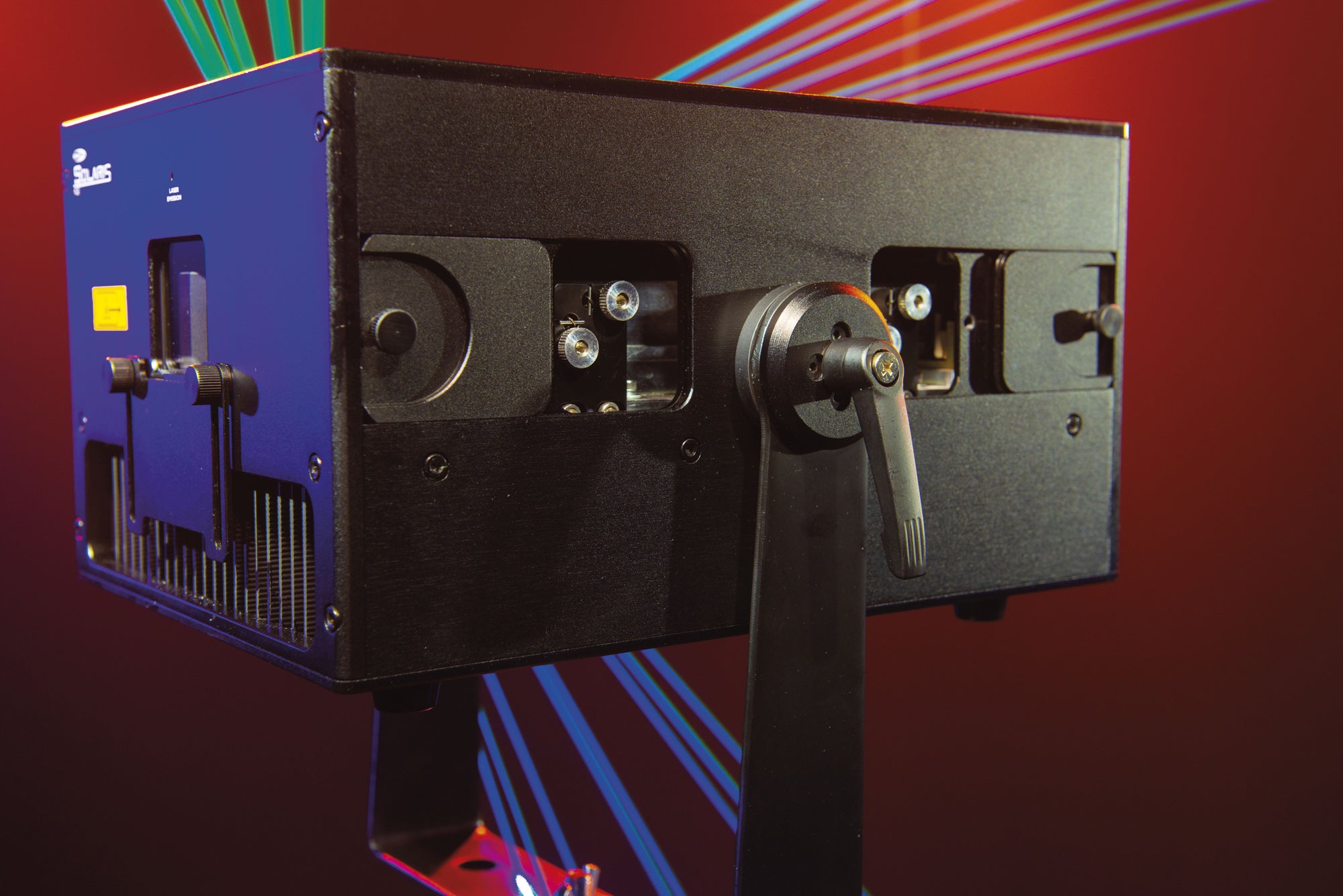 Showtec Solaris 11.0 Laser RGB a potenza elevata con Pangolin FB4