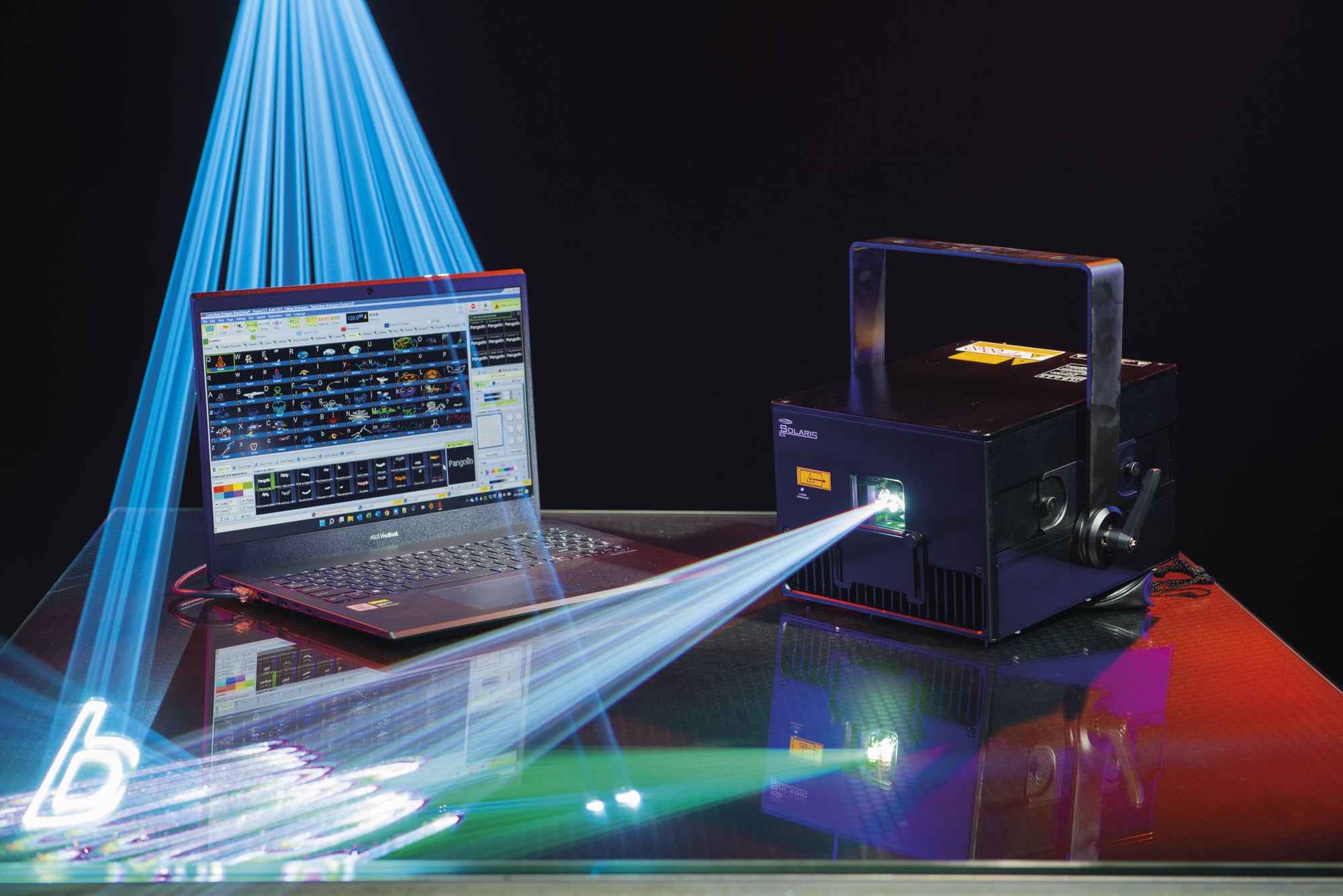Showtec Solaris 11.0 Laser RGB a potenza elevata con Pangolin FB4