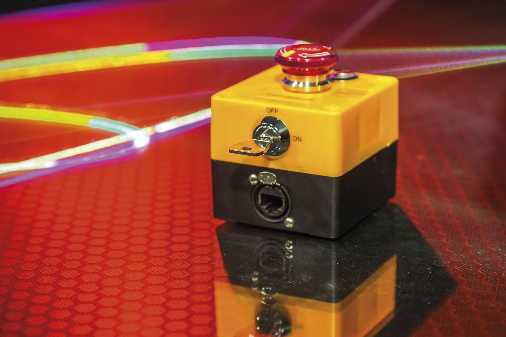 Showtec Solaris 11.0 Laser RGB a potenza elevata con Pangolin FB4
