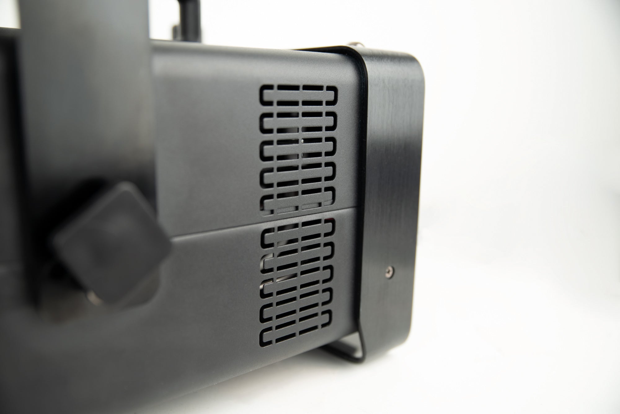 Showtec QubiQ S2500 Smoke Machine High performance 2500 W smoke machine Macchina del fumo ad alte prestazioni da 2500 W