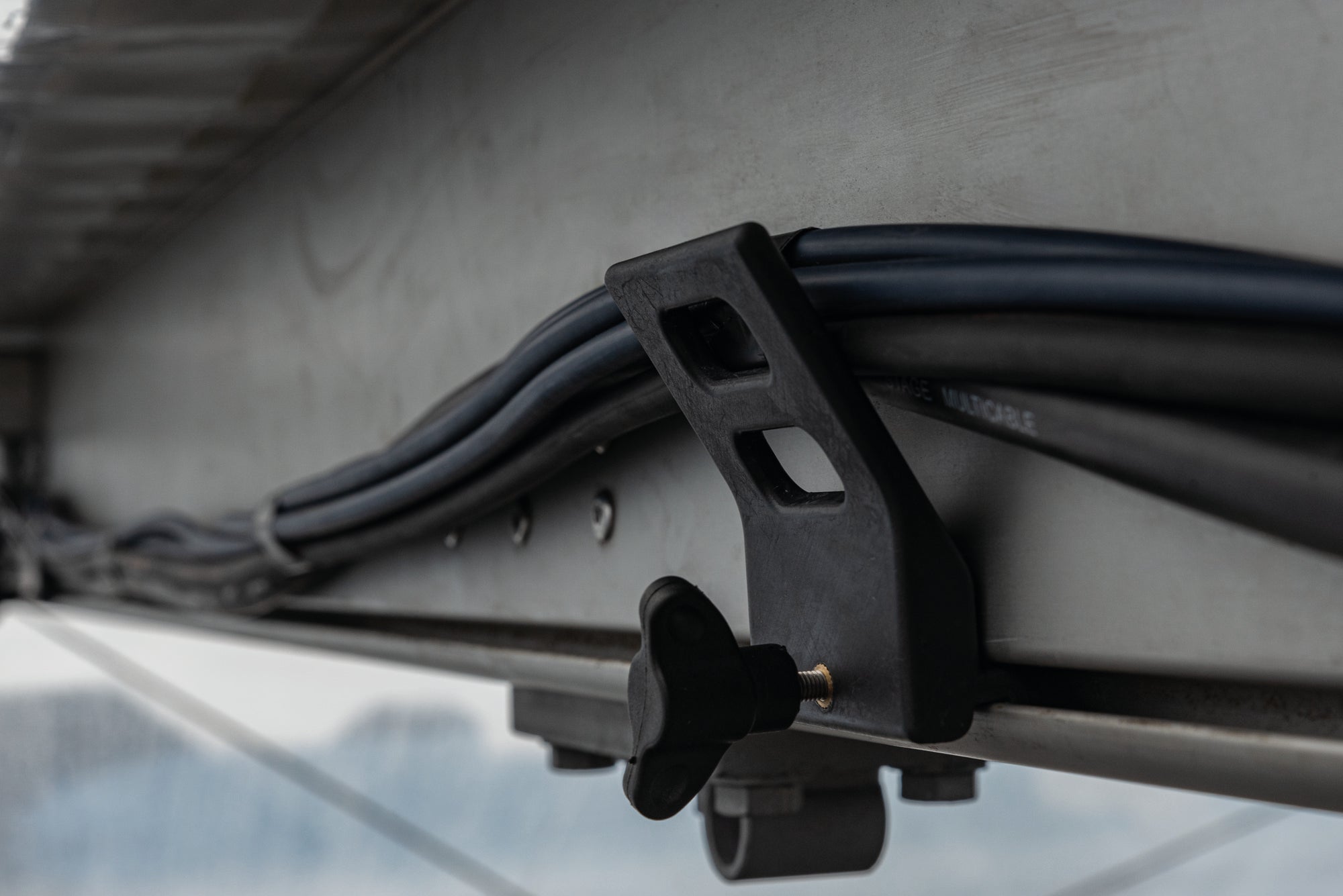 SHOWGEAR TC Clamp Easy and clean cable management Gestione dei cavi facile e pulita