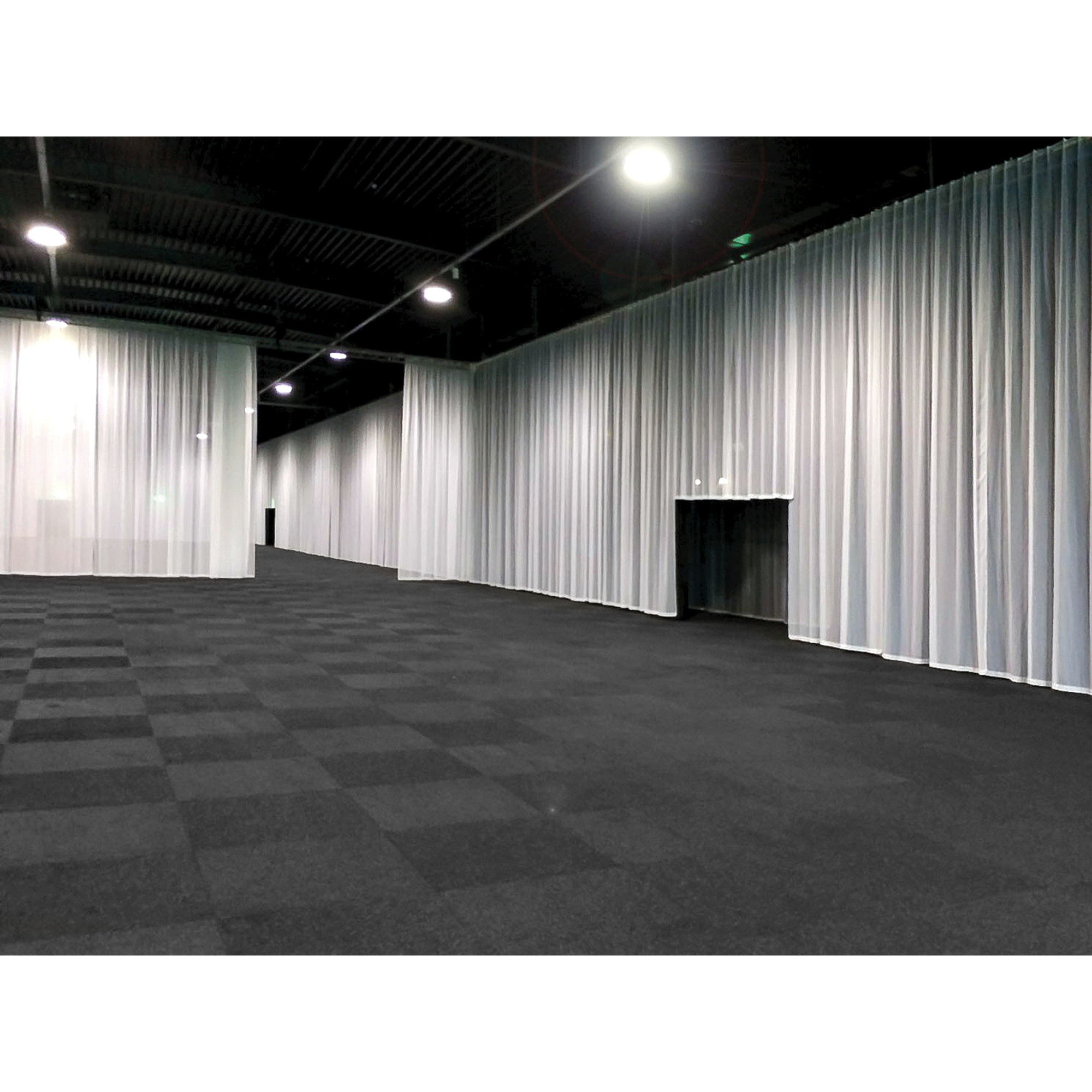 SHOWGEAR Voile CS Curtain, 55 gram/m² Black - 300 x 400 cm (W x H) - unpleated Nero - 300 x 400 cm (L x H) - non plissettato