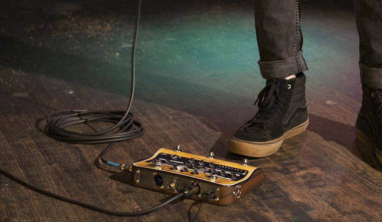 Zoom AC-3 - Preamp a pedale per chitarra acustica