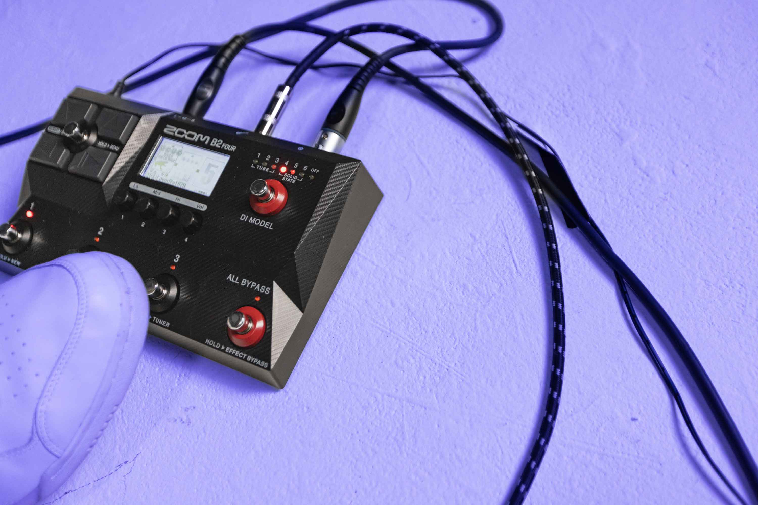 Zoom B2 FOUR - Pedaliera multieffetto per basso