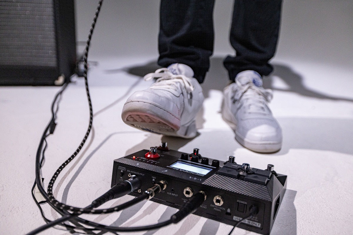 Zoom B2 FOUR - Pedaliera multieffetto per basso