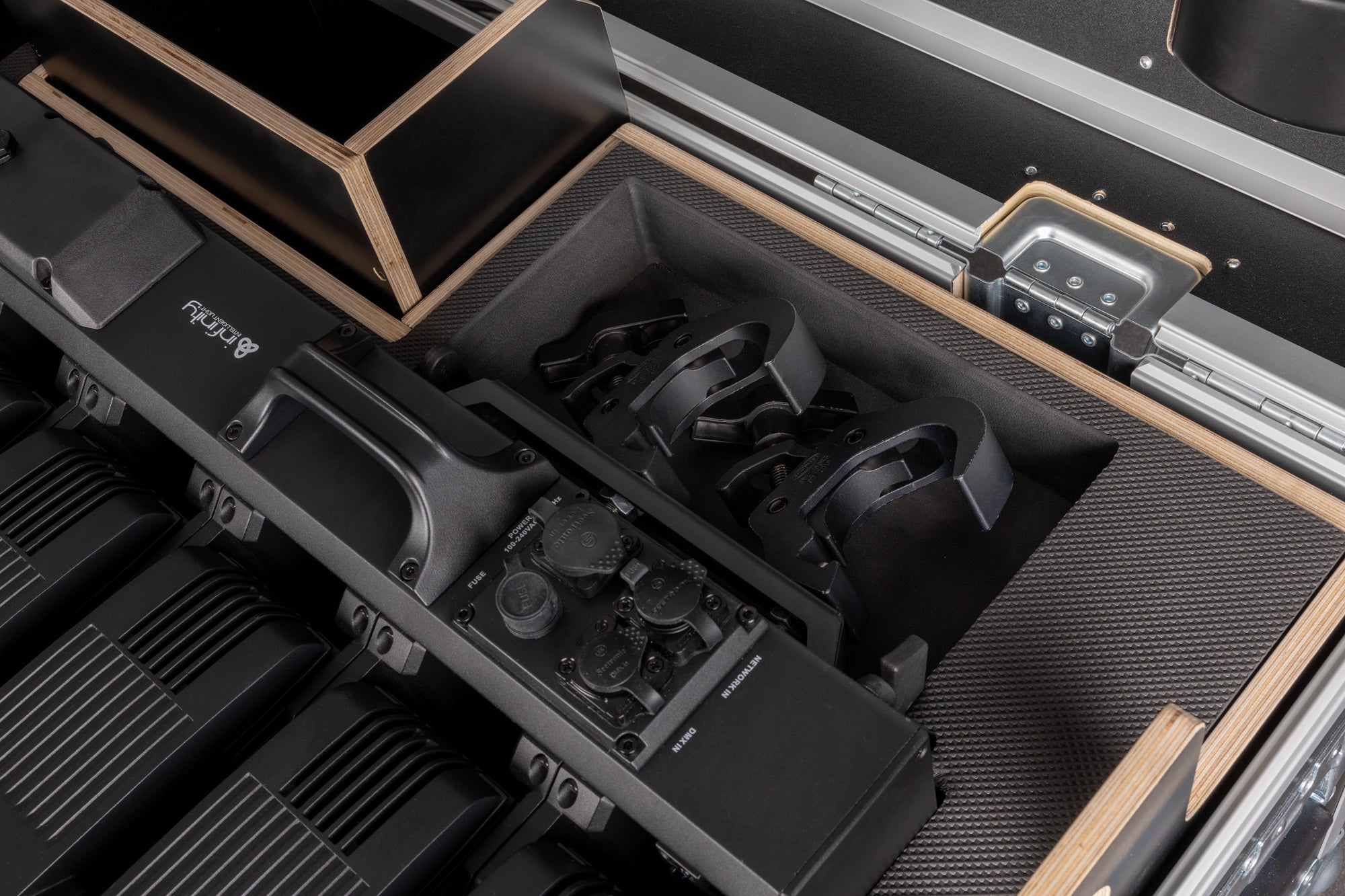 INFINITY Case for 2x Furion FX402 Bar Chiusure a farfalla e maniglia del coperchio Penn Elcom - ruote girevoli con freno