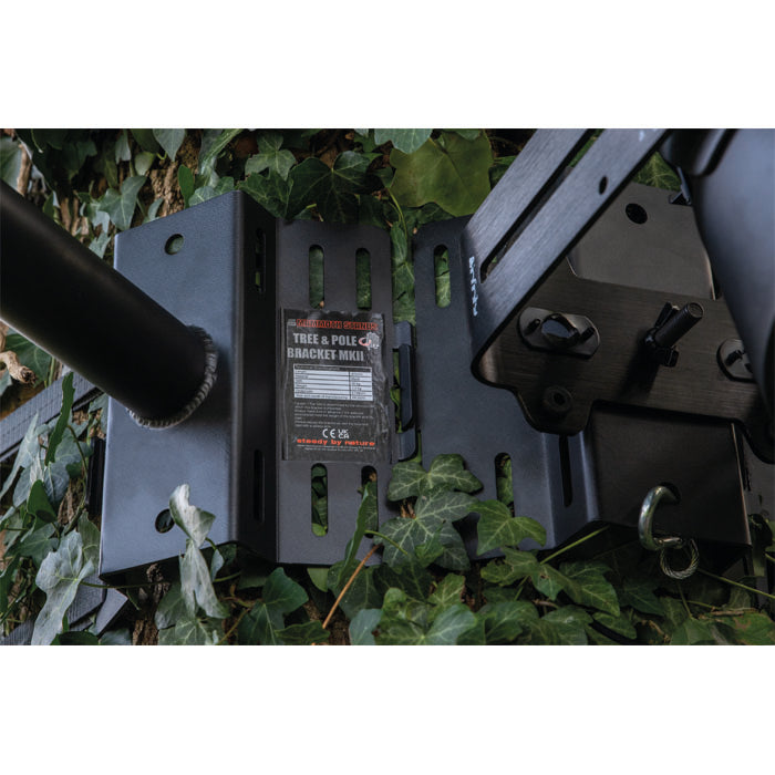 SHOWGEAR Tree Mounting Bracket Tree mounting bracket with ø 12,5 mm hole Staffa di montaggio per albero con foro ø 12,5 mm