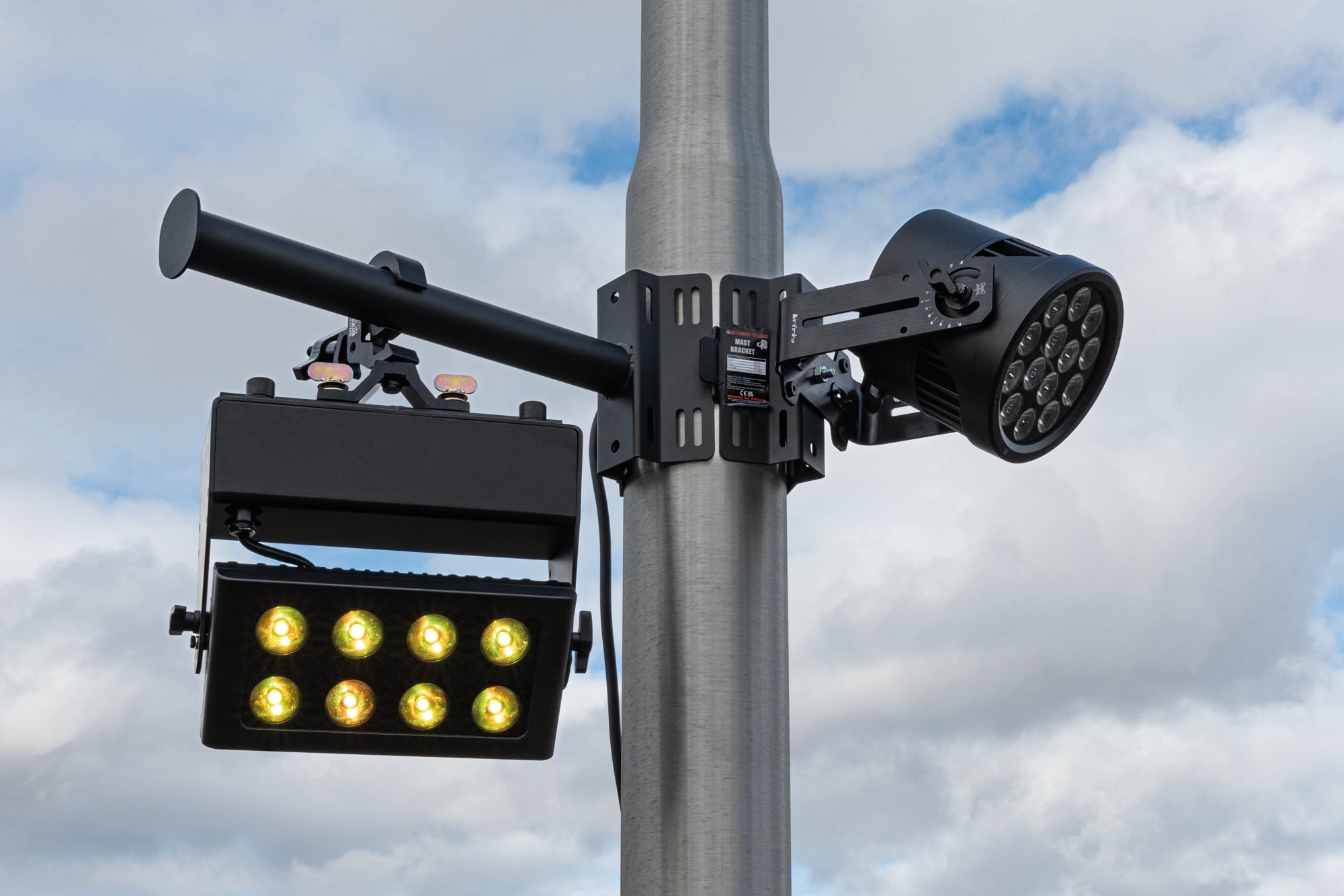 SHOWGEAR Mast & Pole Mounting Bracket Mast/Pole mounting bracket with ø 50 mm tube Staffa di montaggio per trave/palo con tubo ø 50 mm