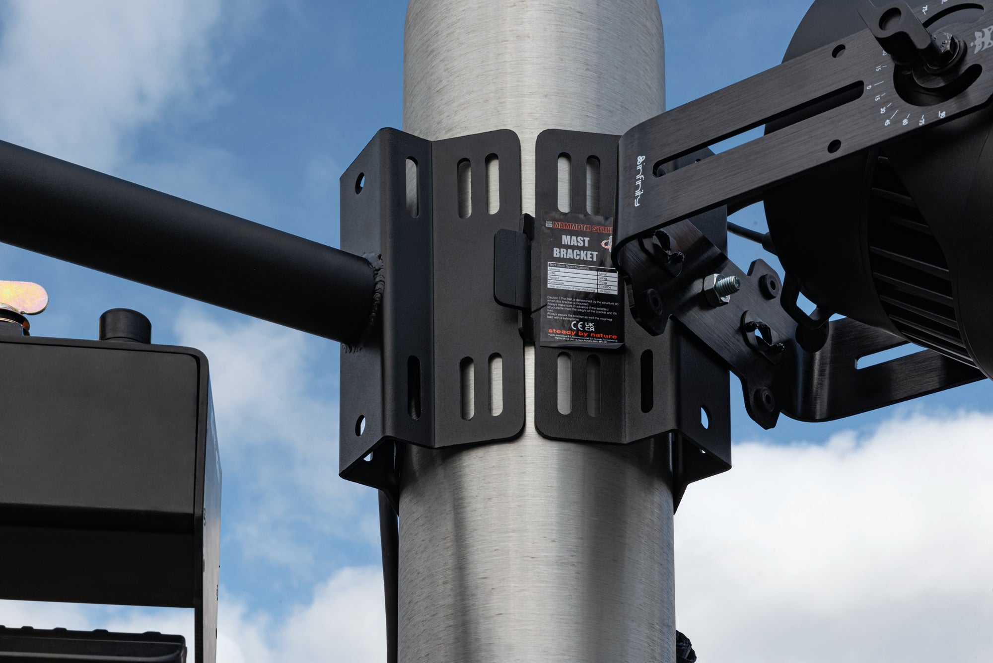 SHOWGEAR Mast Mounting Bracket Mast mounting bracket with ø 12,5 mm hole Staffa di montaggio per trave con foro ø 12,5 mm