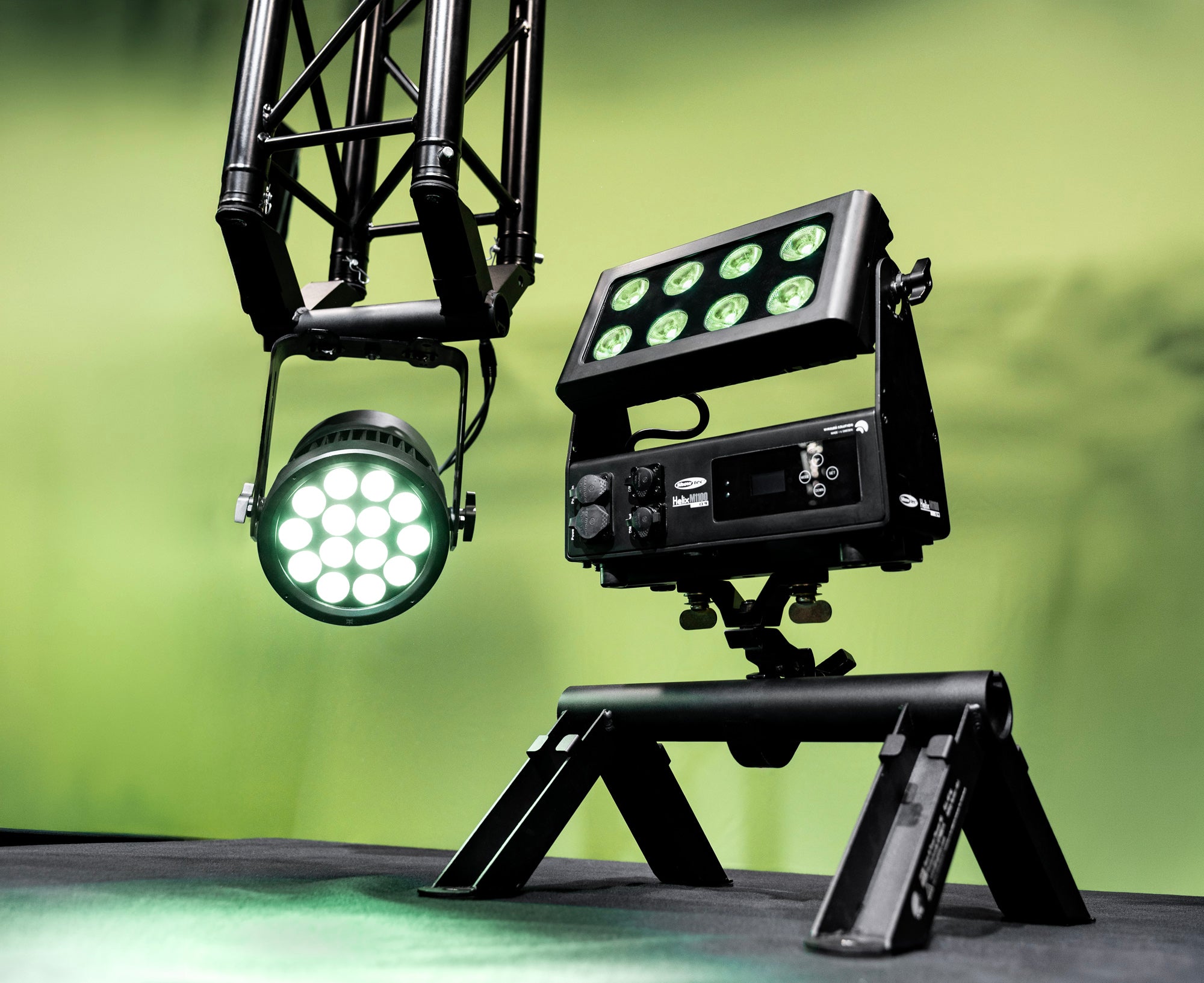 SHOWGEAR Base & Truss Mount 40 40 x 40 cm - Tubo da 50 mm con scanalatura a T