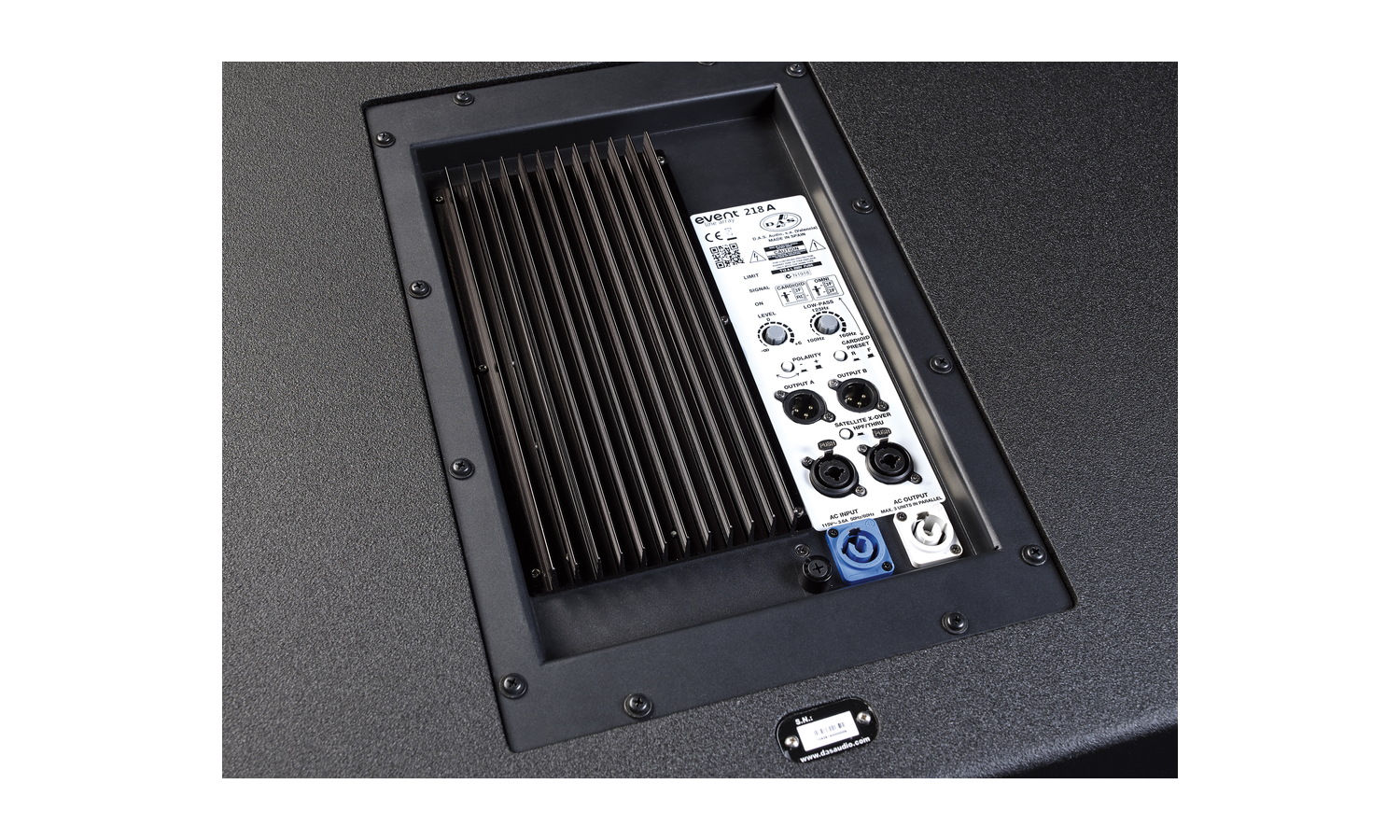 Das EVENT-218A Subwoofer bass-reflex attivo 1800w2x18"